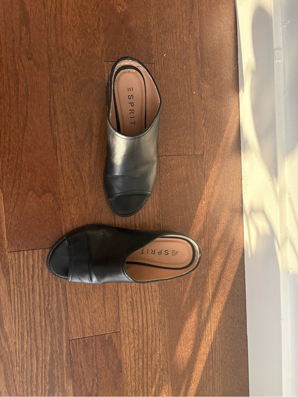 Esprit Black Leather Open-Toe Mule Slides